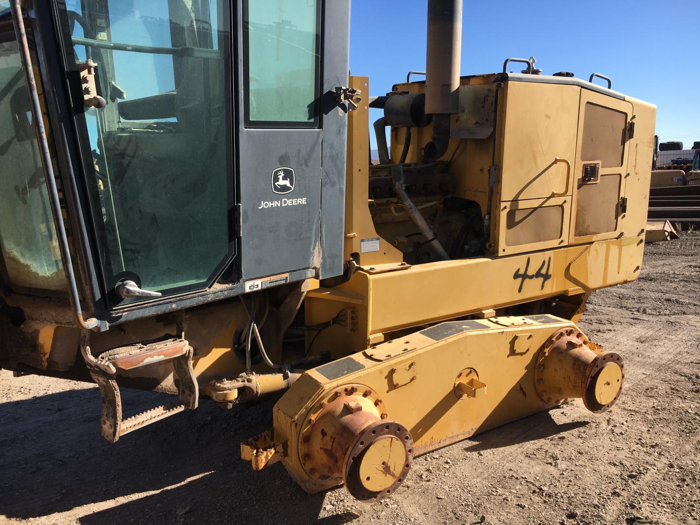 ./imagenes/INVOICE/2019/16408/MOTOCONFORMADORA JOHN DEERE_670CH (8).JPG